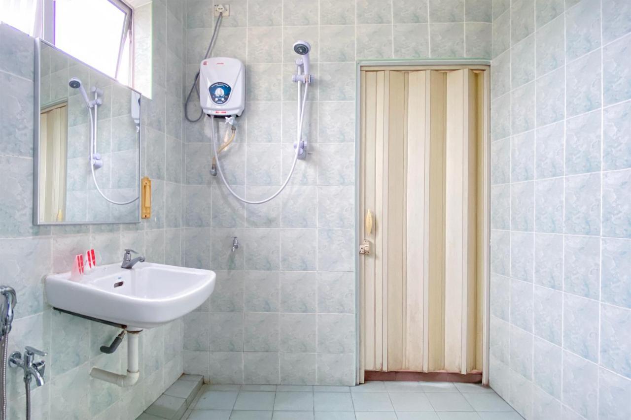 Spot On 89907 Motel Impian Сери-Манджунг Экстерьер фото