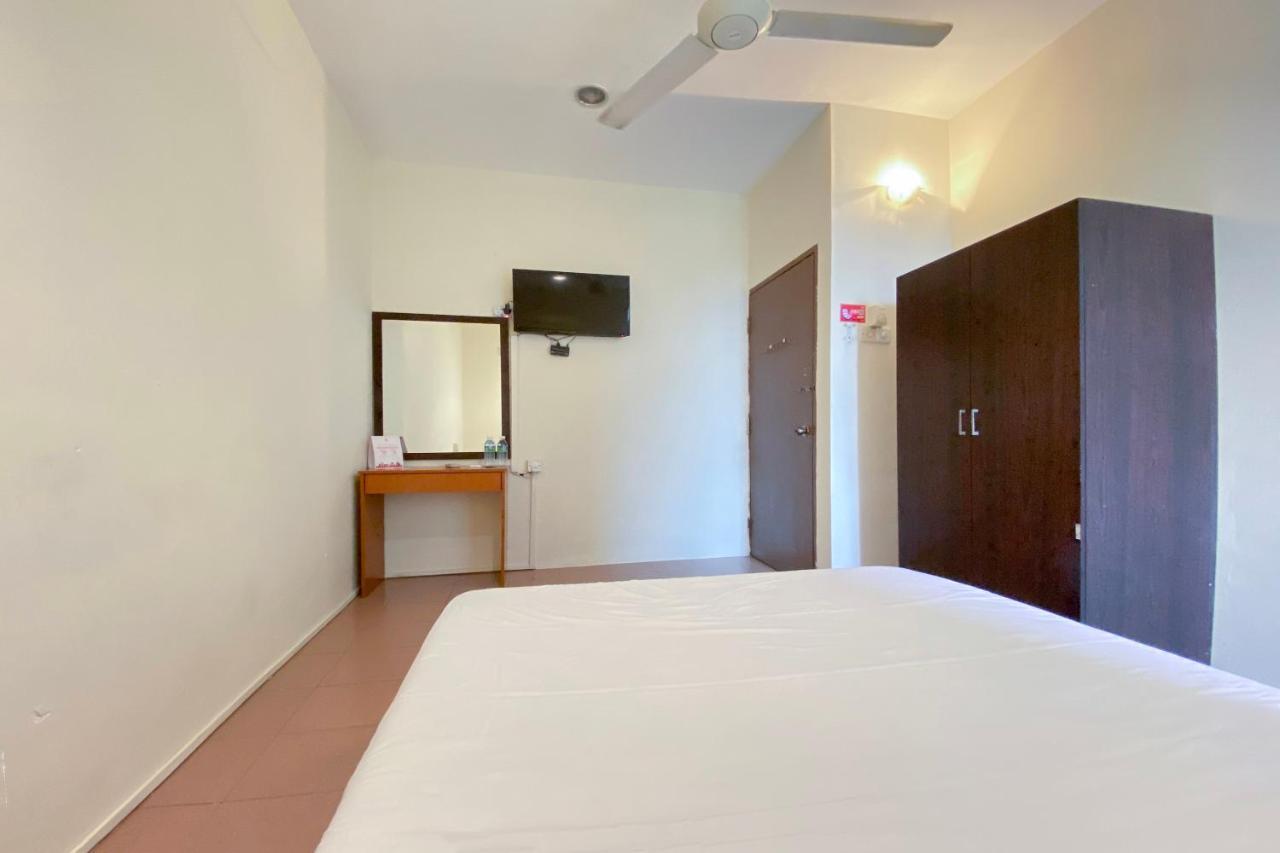 Spot On 89907 Motel Impian Сери-Манджунг Экстерьер фото