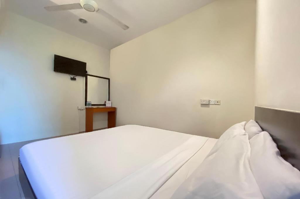 Spot On 89907 Motel Impian Сери-Манджунг Экстерьер фото