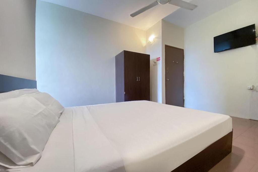 Spot On 89907 Motel Impian Сери-Манджунг Экстерьер фото